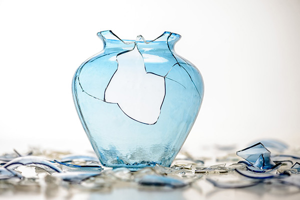 Разбитая ваза – толкование приметы