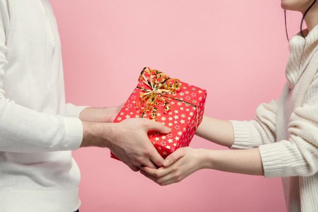 Универсальные идеи подарков девушке на день рождения
